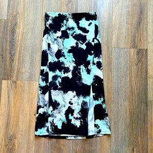 Socialite fitted midi skirt
